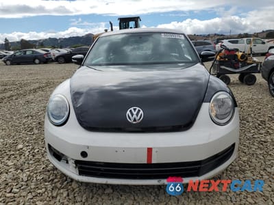Piąte zdjęcie samochodu w środku: 2015 VOLKSWAGEN BEETLE 1.8T VIN:3VWF17AT6FM607242 - miniatura