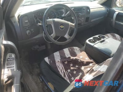 Zdjęcie 8 z 12 samochodu: 2011 CHEVROLET SILVERADO K1500 LT VIN:1GCRKSE35BZ192692 - miniatura