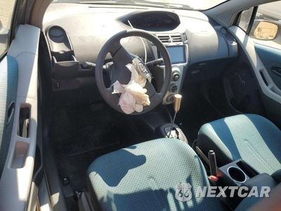 Zdjęcie 8 z 12 samochodu: 2007 TOYOTA YARIS VIN:JTDJT923275082317 - miniatura