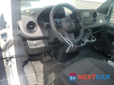 Zdjęcie 8 z 14 samochodu: 2024 MERCEDES-BENZ SPRINTER 2500 VIN:W1Y4NCHY4RT182758 - miniatura