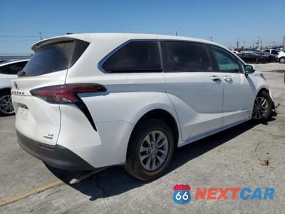 Trzecie zdjęcie samochodu z tyłu: 2021 TOYOTA SIENNA LE VIN:5TDKRKEC9MS042179 - miniatura