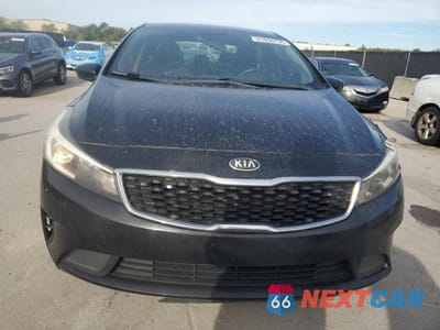 Piąte zdjęcie samochodu w środku: 2018 KIA FORTE LX VIN:3KPFK4A77JE236791 - miniatura