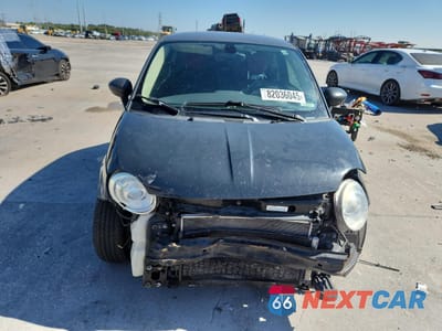 Piąte zdjęcie samochodu w środku: 2017 FIAT 500 POP VIN:3C3CFFKR9HT671423 - miniatura