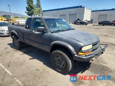 Czwarte zdjęcie samochodu z boku: 2003 CHEVROLET S TRUCK S10 VIN:1GCCT19X238214052 - miniatura