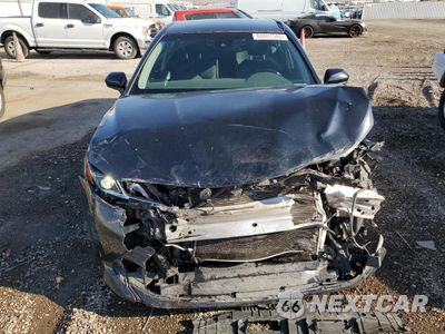 Piąte zdjęcie samochodu w środku: 2018 TOYOTA CAMRY L VIN:4T1B11HK3JU643921 - miniatura