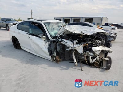 Czwarte zdjęcie samochodu z boku: 2013 BMW M5 VIN:WBSFV9C5XDD095469 - miniatura