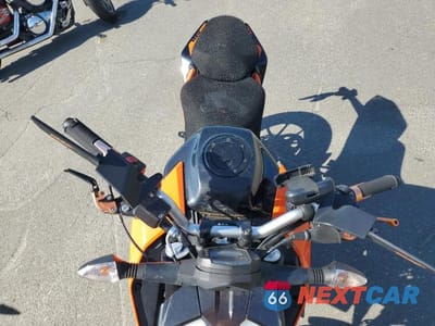 Piąte zdjęcie samochodu w środku: 2021 KTM 200 DUKE VIN:MD2JPC404MC051334 - miniatura