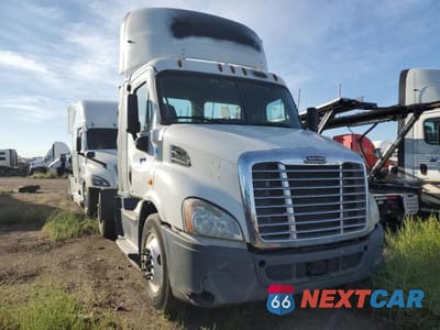 2016 FREIGHTLINER CASCADIA 113 SEMI TRUCK 3AKBGADV8GSGU9408 - główne zdjęcie licytacji z USA - miniatura