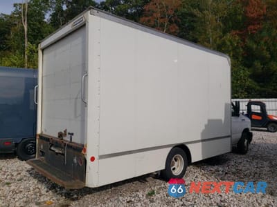 Trzecie zdjęcie samochodu z tyłu: 2022 FORD ECONOLINE E350 SUPER DUTY CUTAWAY VAN VIN:1FDWE3FNXNDC14196 - miniatura