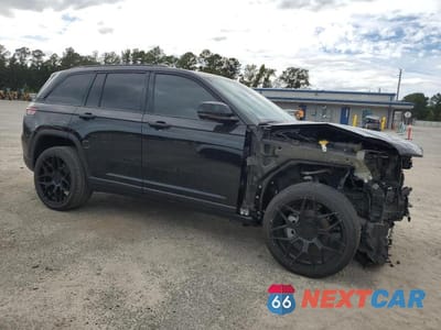 Czwarte zdjęcie samochodu z boku: 2023 JEEP GRAND CHEROKEE LIMITED VIN:1C4RJHBG4PC519929 - miniatura