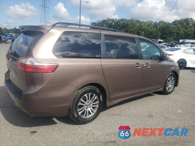 Trzecie zdjęcie samochodu z tyłu: 2018 TOYOTA SIENNA XLE VIN:5TDYZ3DC3JS944887 - miniatura