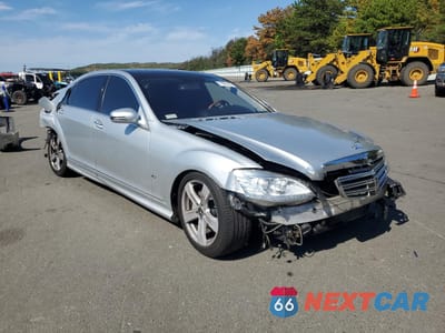 Czwarte zdjęcie samochodu z boku: 2008 MERCEDES-BENZ S 550 4MATIC VIN:WDDNG86XX8A187375 - miniatura