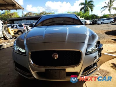 Piąte zdjęcie samochodu w środku: 2019 JAGUAR XF PRESTIGE VIN:SAJBE4FXXKCY81203 - miniatura