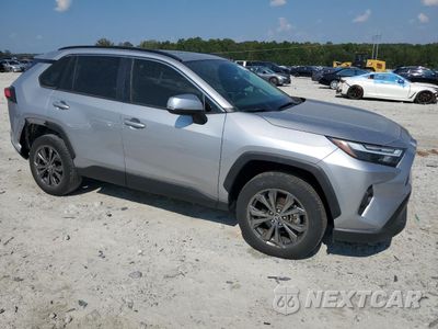 Czwarte zdjęcie samochodu z boku: 2023 TOYOTA RAV4 XLE PREMIUM VIN:JTMB6RFV5PD101133 - miniatura