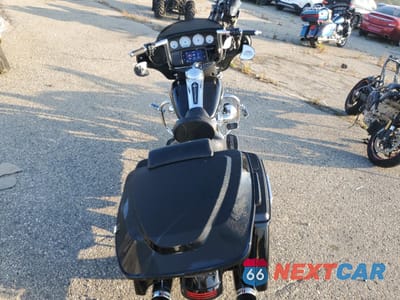 Zdjęcie 6 z 10 samochodu: 2022 HARLEY-DAVIDSON FLHX VIN:1HD1KBC10NB651542 - miniatura