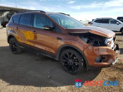 Czwarte zdjęcie samochodu z boku: 2017 FORD ESCAPE TITANIUM VIN:1FMCU0JD0HUA60072 - miniatura