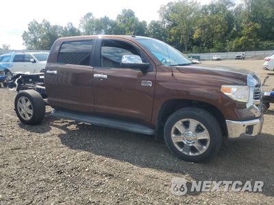 Czwarte zdjęcie samochodu z boku: 2017 TOYOTA TUNDRA CREWMAX 1794 VIN:5TFAY5F15HX631839 - miniatura
