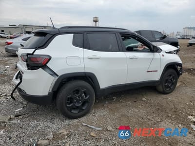 Trzecie zdjęcie samochodu z tyłu: 2024 JEEP COMPASS TRAILHAWK VIN:3C4NJDDNXRT581636 - miniatura