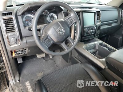 Zdjęcie 8 z 12 samochodu: 2017 RAM 1500 SPORT VIN:3C6JR6CT4HG671978 - miniatura