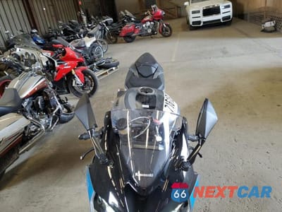 Piąte zdjęcie samochodu w środku: 2025 KAWASAKI ZX636 K VIN:JKBZXJK12SA010126 - miniatura