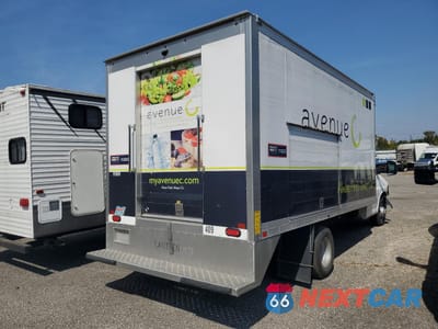 Czwarte zdjęcie samochodu z boku: 2020 CHEVROLET EXPRESS G4500 VIN:1HA6GVCG9LN000805 - miniatura