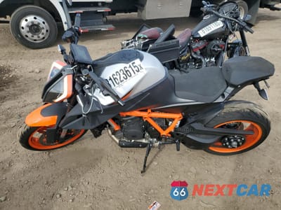 Trzecie zdjęcie samochodu z tyłu: 2023 KTM 1290 SUPER DUKE R VIN:VBKV3940XPM967275 - miniatura