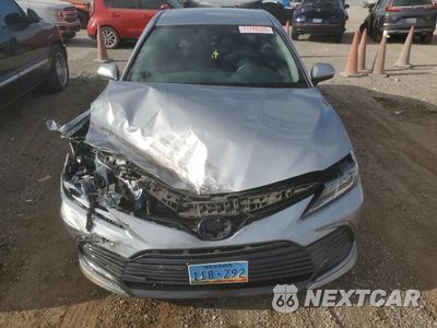 Piąte zdjęcie samochodu w środku: 2023 TOYOTA CAMRY LE VIN:4T1C11AK0PU815460 - miniatura