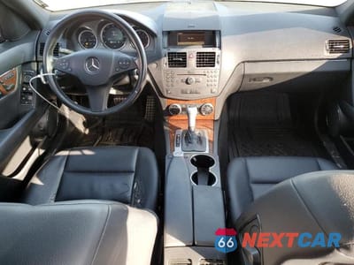 Zdjęcie 8 z 12 samochodu: 2011 MERCEDES-BENZ C 300 4MATIC VIN:WDDGF8BB4BR150661 - miniatura