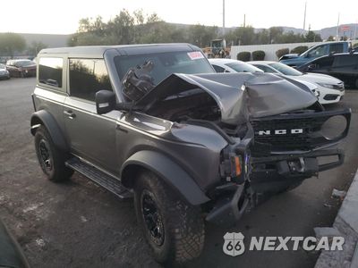 Czwarte zdjęcie samochodu z boku: 2022 FORD BRONCO BASE VIN:1FMDE5CP7NLA96607 - miniatura