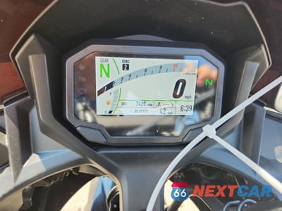 Zdjęcie 7 z 10 samochodu: 2025 KAWASAKI EX650 R VIN:ML5EXER11SDAF6513 - miniatura