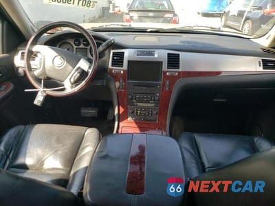 Zdjęcie 8 z 14 samochodu: 2008 CADILLAC ESCALADE LUXURY VIN:1GYFK63858R130592 - miniatura