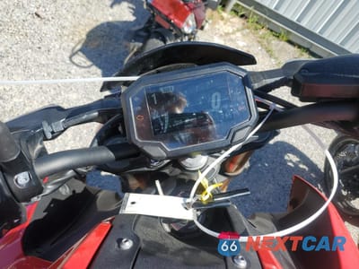 Zdjęcie 7 z 9 samochodu: 2022 KAWASAKI ZR900 F VIN:ML5ZRDF14NDA54855 - miniatura