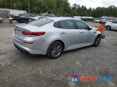 Trzecie zdjęcie samochodu z tyłu: 2020 KIA OPTIMA LX VIN:5XXGT4L37LG381397 - miniatura
