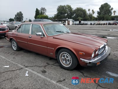 Czwarte zdjęcie samochodu z boku: 1983 JAGUAR XJ6 VIN:SAJAV1348DC354846 - miniatura