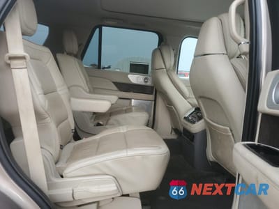 Zdjęcie 11 z 16 samochodu: 2018 LINCOLN NAVIGATOR RESERVE VIN:5LMJJ2LT2JEL22378 - miniatura