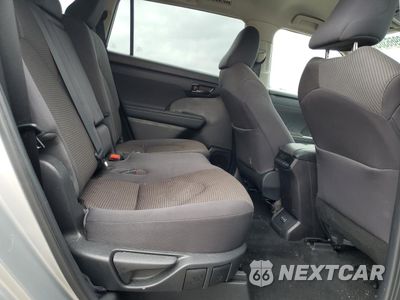 Zdjęcie 11 z 16 samochodu: 2022 TOYOTA HIGHLANDER L VIN:5TDCZRAHXNS140153 - miniatura
