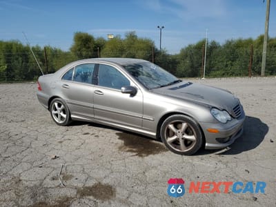 Czwarte zdjęcie samochodu z boku: 2005 MERCEDES-BENZ C 230K SPORT SEDAN VIN:WDBRF40J75F576998 - miniatura