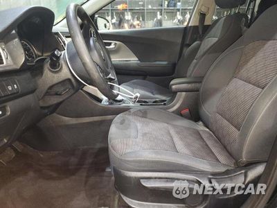 Zdjęcie 7 z 13 samochodu: 2019 KIA NIRO LX VIN:KNDCB3LC4K5316537 - miniatura