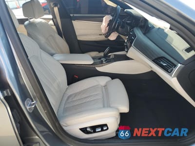 Zdjęcie 7 z 14 samochodu: 2018 BMW M550XI VIN:WBAJB9C53JB049870 - miniatura