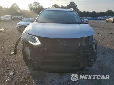 Piąte zdjęcie samochodu w środku: 2018 NISSAN ROGUE S VIN:5N1AT2MV2JC801683 - miniatura