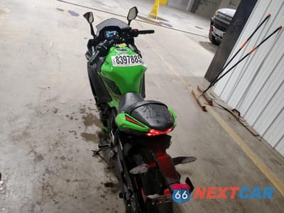 Czwarte zdjęcie samochodu z boku: 2024 KAWASAKI EX650 P VIN:ML5EXEP13RDAB5751 - miniatura