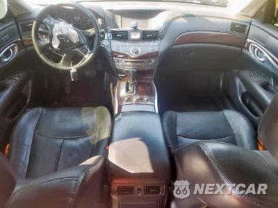 Zdjęcie 8 z 12 samochodu: 2016 INFINITI Q70 3.7 VIN:JN1BY1AP4GM221044 - miniatura