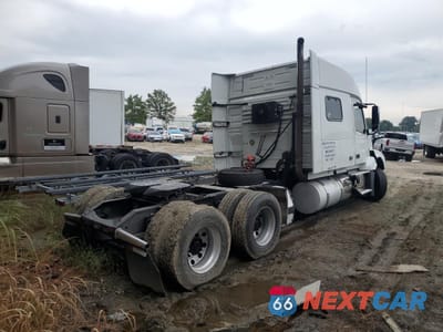 Czwarte zdjęcie samochodu z boku: 2016 VOLVO VN VNL VIN:4V4NC9EH8GN951998 - miniatura