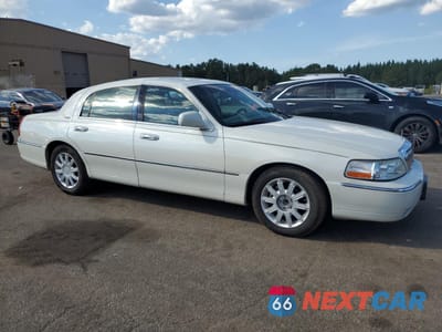 Czwarte zdjęcie samochodu z boku: 2006 LINCOLN TOWN CAR SIGNATURE LIMITED VIN:1LNHM82W46Y629306 - miniatura