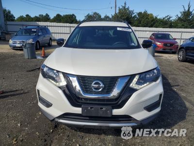 Piąte zdjęcie samochodu w środku: 2017 NISSAN ROGUE SV VIN:5N1AT2MV7HC808123 - miniatura