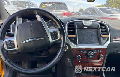 Zdjęcie 9 z 10 samochodu: 2013 CHRYSLER 300 VIN:2C3CCAAG3DH588424 - miniatura