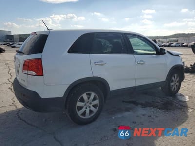 Trzecie zdjęcie samochodu z tyłu: 2013 KIA SORENTO LX VIN:5XYKT3A10DG359650 - miniatura
