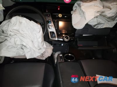 Zdjęcie 8 z 12 samochodu: 2012 TOYOTA PRIUS V VIN:JTDZN3EU2C3176041 - miniatura