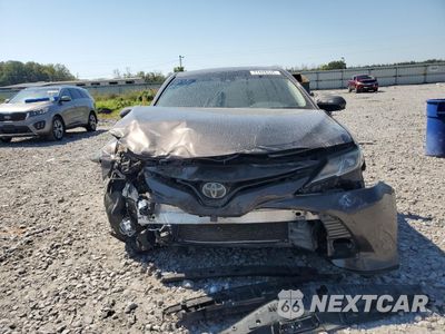 Piąte zdjęcie samochodu w środku: 2018 TOYOTA CAMRY L VIN:4T1B11HK0JU005397 - miniatura