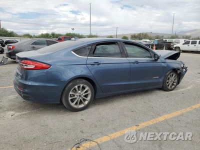 Trzecie zdjęcie samochodu z tyłu: 2019 FORD FUSION SE VIN:3FA6P0LU0KR137808 - miniatura